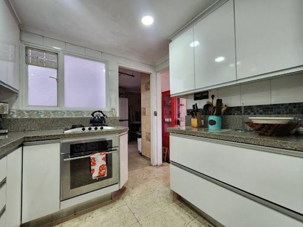 Apartamento de 3 alcobas en venta en Los Rosales, Bogotá, 183 m² · foto 8 de 19