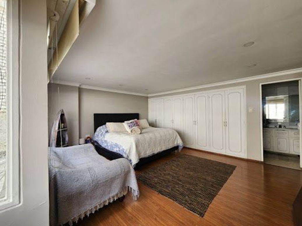 Apartamento de 3 alcobas en venta en Los Rosales, Bogotá, 183 m² · foto 14 de 19