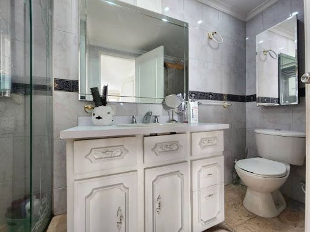 Apartamento de 3 alcobas en venta en Los Rosales, Bogotá, 183 m² · foto 15 de 19