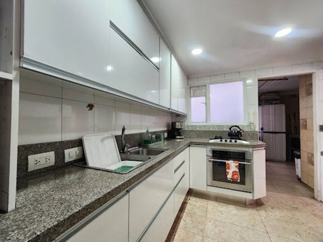 Apartamento de 3 alcobas en venta en Los Rosales, Bogotá, 183 m² · foto 7 de 19