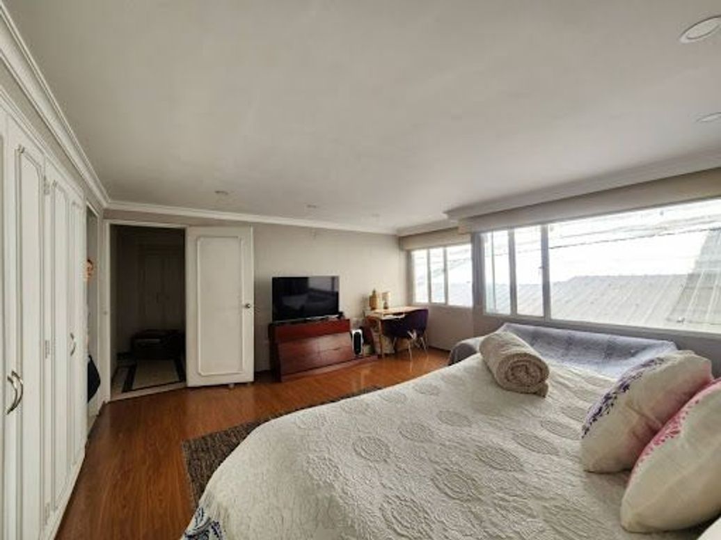 Apartamento de 3 alcobas en venta en Los Rosales, Bogotá, 183 m² · foto 16 de 19