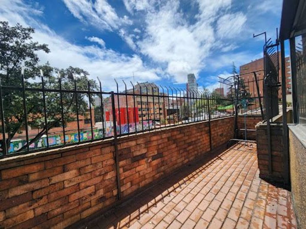 Apartamento de 3 alcobas en venta en Los Rosales, Bogotá, 183 m² · foto 4 de 19