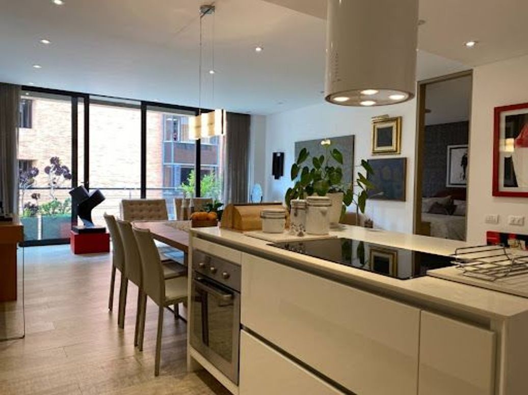 Apartamento de 2 alcobas en venta en Los Rosales, Bogotá, 146 m² · foto 4 de 15