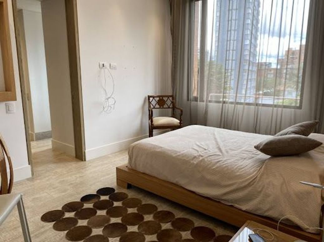 Apartamento de 2 alcobas en venta en Los Rosales, Bogotá, 146 m² · foto 10 de 15