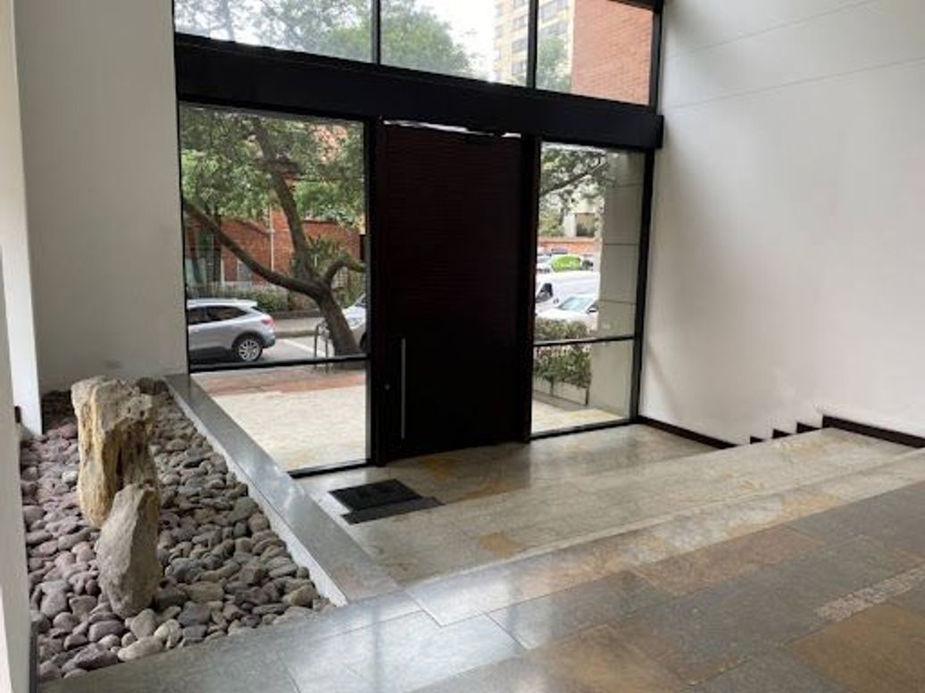 Apartamento de 2 alcobas en venta en Los Rosales, Bogotá, 146 m² · foto 12 de 15