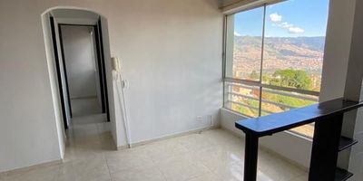 Te ofrezco apartamento en Robledo Santa María territorio Robledo 

Piso 5 por escalas 
43 m2 
3 alcobas 
1 baño cabinado


Sala comedor, zona de ropas, red de gas, cocina semi integral 
El edificio cuenta con 
Video seguridad y citófono 

Unidad abierta con amplias zonas verdes, parqueadero común, piscina pública, minimercados gimnasio ferretería.
Cerca al colegio ferrini, ruta de transporte integrado para el metro y si estación estadio y suramericana ruta 250 Robledo Santa María o Villas de Santa Fe más ruta hacia el centro de Medellín.

Administración 55,000 mensuales 
Predial  491,000 anual 
Año de Construcción 2013