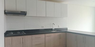 Apartamento, 3tercer piso, calle 173,abajo auto norte, cerca al portal del norte, 2 alcobas,1baño, iluminado y ventilado al exterior, cuarto ropas, con calentador a gas, estufa mixta, horno mixto, basurera, porta limpiones, platero, pantalonero en closet alcoba principal, 2 cerraduras de seguridad, iluminación independiente, en cada área del apto, shut basuras, zonas comunes, etc.