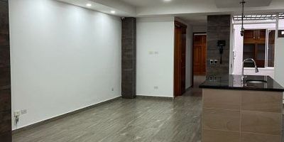 CÓDIGO ADBIENES 2290. ESTA CASA PARA LA VENTA EN EL BARRIO LA ALMERÍA ES EL SITIO IDEAL PARA TU FAMILIA.UNA CASA EN PRIMER PISO, COMPLETAMENTE REMODELADA, CON 2 HABITACIONES, 2 BAÑOS, GARAJE  Y UN JARDÍN PARA DISFRUTAR DEL EXTERIOR DE TU VIVIENDA.TE INVITAMOS A QUE CONOZCAS ESTA PROPIEDAD Y NOS PERMITAS HACER TUS SUEÑOS REALIDAD. 3148600215.