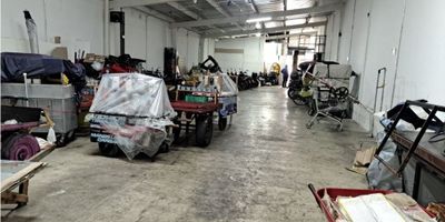 Esta bodega en venta cuenta con una amplia área de terreno de 295 metros cuadrados y una construcción de 284 metros cuadrados, es ideal para emprendedores y empresarios que buscan un espacio versátil para su negocio.

 

 

Recientemente reformada, esta bodega se encuentra en excelente estado y lista para ser utilizada por su nuevo propietario para hacerle las reformas necesarias 

 

Su ubicación es estratégica, en la galeria antigua del centro de la ciudad, ideal para ferreterias, supermercados, bodega de almacenamiento, sector de alta concurrencia de gente, facil transporte publico.

 

Si estás interesado en invertir en un inmueble con todas estas características, ¡no dudes en contactarnos para más información y agendar una visita!
