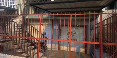 Descubre esta impresionante casa con 5 habitaciones y 2 baños en . Con una extensión de 200 metros cuadrados, este hogar ofrece un espacio amplio y acogedor para toda tu familia. Su diseño moderno y elegante te cautivará desde el primer momento. Disfruta de la comodidad y la privacidad que este inmueble tiene para ofrecerte. ¡Haz de esta casa tu nuevo hogar!