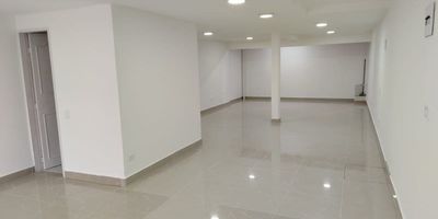 Local disponible para arriendo con excelente ubicación comercial en Rionegro, sector la Pereira, cuenta con un área de 70m2 y  1 baño. Sector comercial de fácil acceso. Ideal para tu negocio!