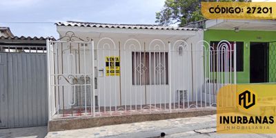 CÓDIGO INTERNO: 27201. APARTAESTUDIO CONSTA DE 1 ALCOBA, 1 BAÑO. CUENTA CON INSTALACIONES ELÉCTRICAS CON POLO A TIERRA RECIÉN INSTALADAS. CUENTA CON PAREDES LATERALES EXTERNAS RECIÉN IMPERMEABILIZADAS. ESTA UBICADO CERCA DE COLEGIOS, PARQUES, IGLESIAS, SUPERMERCADOS Y TRANSPORTE PÚBLICO.