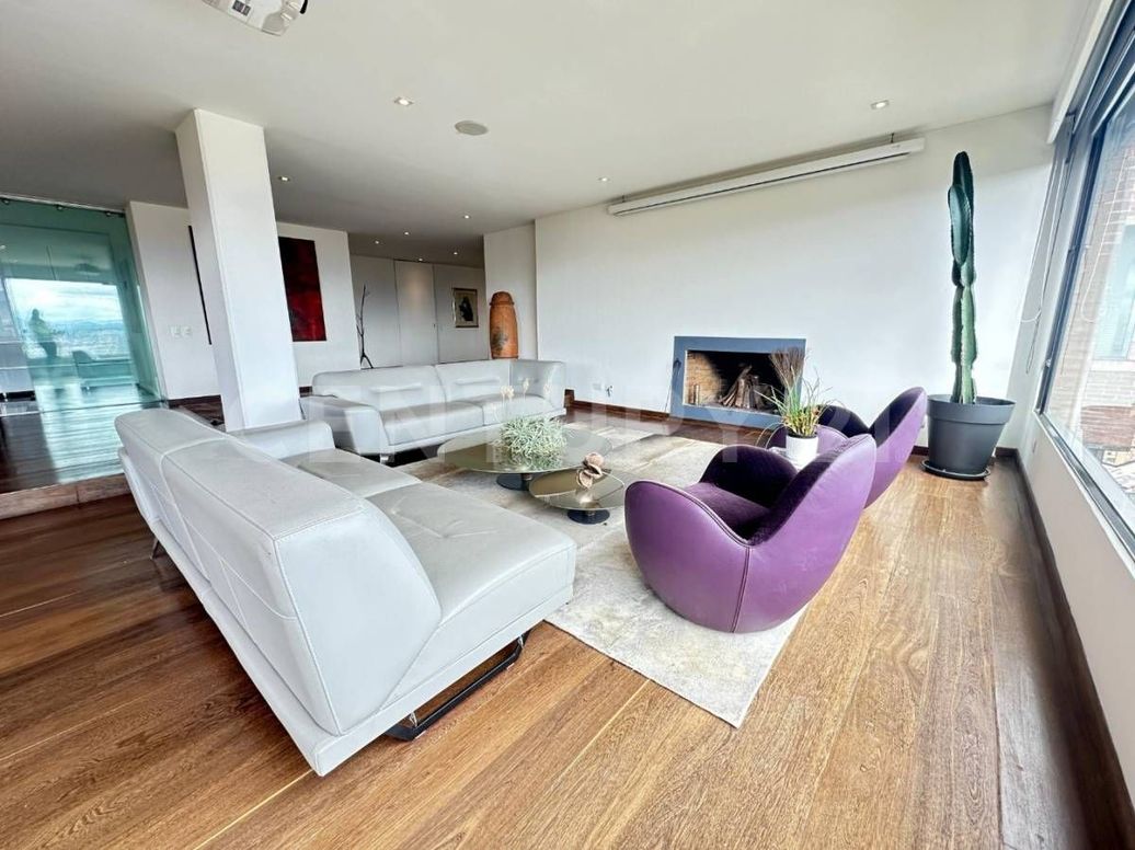 Apartamento de 2 alcobas en venta en Chicó Alto, Bogotá, 292 m² · foto 3 de 17