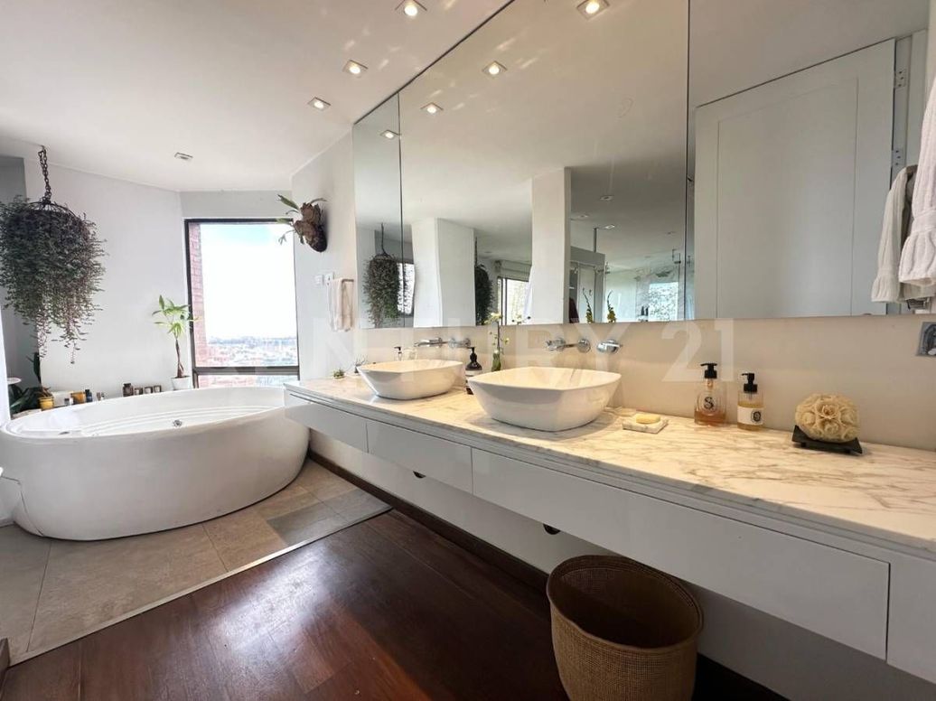 Apartamento de 2 alcobas en venta en Chicó Alto, Bogotá, 292 m² · foto 12 de 17