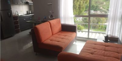 Para cerrar, La Fontana Soluciones Inmobiliarias te ofrece este encantador apartamento que combina comodidad y funcionalidad. Dispone de tres (3) alcobas con closet, sala comedor ideal para compartir en familia, cocina semintegral, dos (2) baños, pisos en cerámica que realzan cada espacio, una práctica zona de ropas y parqueadero comunal. ¡Una excelente oportunidad para invertir en calidad de vida y tranquilidad! No esperes más y agenda tu cita con nosotros para conocer el lugar donde pueden comenzar tus mejores recuerdos.

Código inmo: 14724 Manizales, Caldas.
