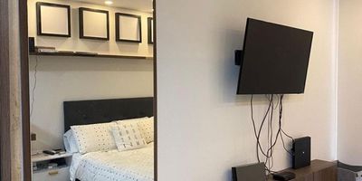 ADRIANA BLANCO INMOBILIARIA EXCLUSIVO  APARTAMENTO  EN VENTA CON UBICACIÓN  ESTRATEGICA  EN CHAPINERO CENTRAL A WALKING DISTANCE DE TODO  A 2KM DEL ESTADIO CAMPIN CON FACILES VIAS DE ACCESO CON VIGILANCIA 24/7 CON INGRESO EXCLUSIVO A  ZONA BBQ Y TERRAZA . APARTAESTUDIO CON UNA HABITACION CON HERMOSA VISTA HACIA EL EXTERIOR A LA CALLE 58 , CON ESTUDIO Y COCINA CON COMEDOR PARA AQUELLOS QUE AMAN SU PRIVACIDAD Y LA FACILIDAD DE TENER TODO A SU DISPONIBILIDAD NO ESPERES MAS PARA CONTACTARNOS !  ADRIANA BLANCO