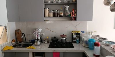 Hermoso apartamento en quinto piso ubicado en Valle De Lili con un espacio de 52 Mtrs2, este apartamento cuenta con 3 habitaciones, 2 baños, cocina integral y la torre cuenta con ascensor.