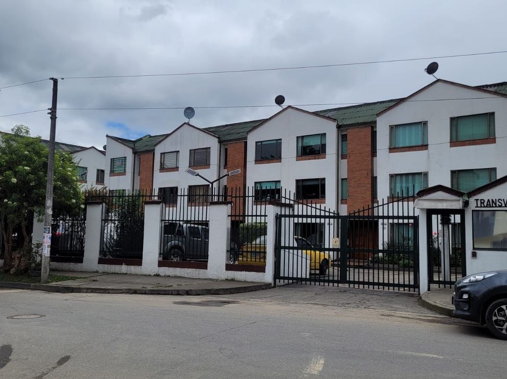 Casa de 3 alcobas en venta en Urb Villa Del Pinar Manzana 7, Bogotá, 116 m² · foto 18 de 19
