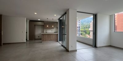 Apartamento en arriendo y venta en unidad cerrada, ubicada en una zona campestre y tranquila, nuevos desarrollos viales, rutas de transporte público y gran variedad de servicios complementarios del sector.  Cuenta con piso en cerámica y madera, sala comedor, estudio, 2 alcobas con baño y vestier en la principal, baño social, cocina integral abierta tipo americano, cuarto útil, zona de ropas, balcón y parqueaderos lineales cubiertos . Conjunto cerrado con ascensor y zonas sociales que incluyen piscina, gimnasio, salón social, parques infantiles, placa polideportiva, zonas verdes, vigilancia y portería 24 horas y circuito cerrado de tv. inmubles sujetos a verificacion de disponibilidad

