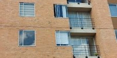 G.E.I CALIFA RODRIGUEZ, VENDE HERMOSO APARTA ESTUDIO EN LA LOCALIDAD DE SAN CRISTOBAL, BARRIO SANTA ANA, A 2 CUADRAS DE TRANSMILENIO, A 5 MINUTOS DEL CENTRO Y A 10 CUADRAS DEL 20 DE JULIO, EL APARTA ESTUDIO CUENTA CON COCINA INTEGRAL, CALENTADOR A GAS, EXTRACTOR, LOS PISOS EN MADERA, CITOFONIA, TIENE VISTA EXTERNA, CUENTA CON BALCÓN, PARQUEADERO DE VISITANTES, BBQ, CIRCUITO TV ZONA INFANTIL ZONAS VERDES, CANCHA, CERCA A HOSPITALES, COLEGIOS, ESTRATO 3.