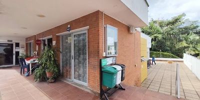 OPORTUNIDAD DE INVERSIÓN! LOCAL COMERCIAL EN VENTA ¿Estás buscando un lugar estratégico para tu negocio o una excelente inversión? Este local es para ti. Ubicación: Sector La Villa, una zona de alto tráfico y gran potencial comercial. Características: Espacio ideal para tu negocio o proyecto. Área total: 14m2. Zona de parqueo: Comodidad para tus clientes y empleados. Accesibilidad: Perfecto para cualquier tipo de comercio o servicio. No dejes pasar esta oportunidad. ¡Agenda tu cita hoy mismo! contáctanos.