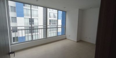 Se vende apartamento en CARAND´U Parque residencial en ibague 

EL PROYECTO ESTA DEFINIDO DE LA SIGUIENTE MANERA: 8 TORRES 384 APARTAMENTOS


 Torres de 12 pisos de altura con 4 apartamentos de 2 alcobas por piso.
 Cada torre cuenta con ascensor y escalera.
 Cada apartamento tiene un área construida de 46,50 m2
 Área privada construida aproximada 41.47 m2
 Descripción apartamento: Altura libre de 2.40 m entre placas, consta de sala comedor, cocina, área de ropas, estudio, baño auxiliar, dos alcobas, la principal con baño. 
 ZONAS COMUNES:
 Cancha múltiple
 Zona BBQ
 Parque infantil de juegos
 Senderos peatonales y agradables zonas verdes.


El apartamento se encuentra terminado, con closet, dos baños, uno de ellos en la habitacion principal, sala comedor con vista al interior de las torres, cocina integral, pisos en cerámica, y está ubicado en el 5to piso. cuenta con ascensor. 

Ubicado cerca de la Universidad de Ibagué, Gimnasio Smart Fit, Parroquia, Quebrada Ambala, Usi barrio Las Delicias 

IMPORTANTE!  En conjunto está en construcción.
