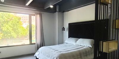 ¡Invierte en comodidad y ubicación privilegiada en La Floresta, Medellín!
Este encantador apartaestudio de 30 m² es ideal para quienes buscan funcionalidad, diseño moderno y una excelente ubicación. Ubicado en el barrio La Floresta de Medellín, esta propiedad destaca por su distribución inteligente que maximiza cada rincón.

Cuenta con una habitación acogedora y luminosa, baño con acabados de alta calidad, y acceso inmediato a servicios, comercio y transporte público. Perfecto como inversión o vivienda propia. ¡Aprovecha esta oportunidad única!

¡City Raíz busca su tranquilidad! - Código: 19553
Contáctanos por WhatsApp al 310 840 1461 o llamándonos al 604 411 7372
www.lockybroker.com