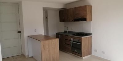 Bonito Apartamento en perfecto estado, en Octavo piso. Consta de Sala- Comedor, 2 habitaciones con closet, 1 baño, Cocina integral (con horno), zona de oficios. Parqueadero comunitario. La Unidad Residencial cuenta con Piscina para niños y adultos, Salón Social, zona infantil, Portería y Vigilancia 24 horas.