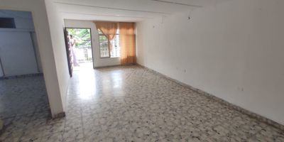 Descubre este apartamento de 4 habitaciones y 3 baños. Con una distribución de 110 metros cuadrados, este inmueble ofrece un ambiente amplio y acogedor para toda la familia. Ubicado en una zona privilegiada, brinda acceso a servicios y comercios de primera calidad. Sus acabados de alta gama y diseño moderno lo convierten en el hogar ideal para quienes buscan vivir con estilo. ¡No pierdas la oportunidad de hacer de este lugar tu nuevo hogar!