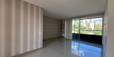 Apartamento en arriendo en unidad cerrada cercano al colegio, supermercados, centros comerciales, vias ce y rutas de transporte publico, sector tranquilo, centro comerciales y servicios complementarios. Proyecto de 3 torres y dos aptos por piso para asi ofrecer mayor privacidad. Piso en cerámica, sala comedor, estudio, 3 alcobas con baño en cada una, vestier, cocina integral abierta tipo americano, balcon y parqueaderos paralelos cubiertos . Conjunto cerrado con ascensor, piscina, gym, salon social, parque infantil, placa polideportiva, vigilancia 24 horas,  y circuito cerrado de tv.inmubles sujetos a verificacion de disponibilidad
