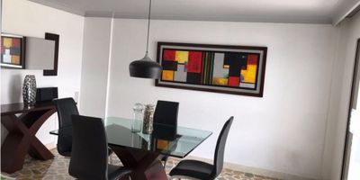 Se vende hermosa casa en Pereira, moderna, familiar, amplia, cuenta con tres habitaciones, dos estudios, sala, comedor, deck, zona de ropas y habitacion de servicio.

 
Ubicada en el exclusivo sector de Alamos, el conjunto cuenta con piscina, sauna, kiosco para asados, cancha multiple, salon social, zonas verdes, espacios para mascotas y vigilancia privada. 

 

El lugar ideal donde tu familia se sentirá feliz, tranquila y segura.

 

Cerca a Restaurantes, colegios, universidades. 

 

Llámamos agenda tu cita!

