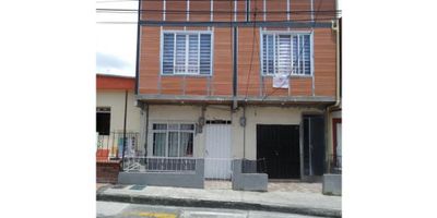 Atencion Inversionistas! .

Se vende casa con 4 rentas, de tres niveles, con terraza, remodelada, ubicada en el barrio cuba, cerca al supermercado exito, cerca al intercambiador de cuba, restaurantes, comercio, a pocas cuadras de la avenida sur y de la avenida la independencia. Ubicacion privilegiada, acabados modernos, con renta. Agenda tu cita!
