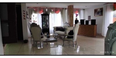 Se vende casa, en conjunto cerrado, seguridad y tranquilidad para tu familia.

Esta propiedad de 3 pisos en Dosquebradas Risaralda, esta remodelada cuenta con 4 habitaciones y 4 baños, balcones panorámicos y antejardines encantadores. Diseño interior elegante, que incluye sala, comedor, y cocina integral. Amplio patio para actividades al aire libre. Esta casa redefine el estilo de vida, combinando sofisticación y comodidad.
Aprovecha esta oportunidad de invertir en un inmueble de gran valorización .


Conjunto cerrado, con vigilancia 24 horas, piscinas, canchas deportivas, zona infantil, kioskos.
