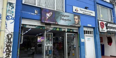 Venta de inmueble en Barrios Unidos, Bogota.
Ubicado en zona comercial estrategica cerca de la Calle 72 y la Carrera 24, con facil acceso a transporte publico, comercio, bancos y universidades.

El inmueble genera una renta mensual de $6.302.908, distribuida asi:

Local 1 (primer piso): $2.147.441

Local 2 (primer piso): $2.150.630

Local 3 (segundo piso): $2.004.837

Distribucion:

2 locales comerciales en primer piso

1 local en segundo piso

6 banos en total (2 por local)

Area construida: 251,60 m

Area segun certificado de libertad: 151,05 m

Frente: 9,50 m | Fondo: 15,90 m

Cuenta con servicios independientes y documentacion al dia. Ideal para inversionistas que buscan buena rentabilidad, excelente ubicacion y alta demanda comercial.