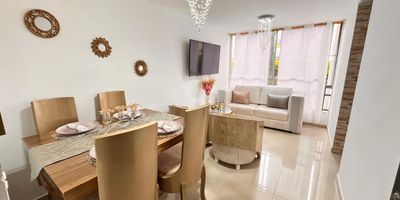 *Apartamento de Lujo en Torres de Comfandi*

¡Oportunidad única! Se vende apartamento de lujo en el exclusivo sector de vegas  de Comfandi. Ubicado en un primer piso, cuenta con 60 metros cuadrados de espacio bien distribuidos.

*Características*

- 3 amplias habitaciones con clóset
- Habitación principal con baño privado
- Sala y comedor espaciosos
- Cocina integral con zona de oficios
- Acabados de alta calidad
- Buena iluminación natural sin exposición directa al sol

*Amenidades del conjunto*

- Parqueadero para motos
- Zona infantil para disfrutar en familia

*Gastos y detalles*

- Administración: $160,000 pesos mensuales
- Deuda bancaria vigente (consultar detalles)
- Precio de venta: $180 millones (negociables)

*Ubicación privilegiada*

Disfruta de la comodidad y seguridad de este conjunto residencial en una de las mejores zonas de la ciudad. Contactanos para más información y coordina una visita. ¡No te pierdas esta oportunidad!