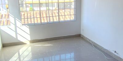 Se renta apartamento ubicado en un sector centrico de gran desarrollo en el municipio de Rionegro sector Los Colegios que consta de: 1 habitacion con bano, bano social, cocina, sala comedor, zona de ropas.gas de pipeta.