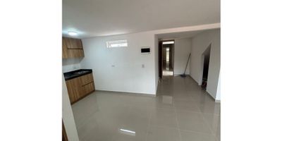 1 Alcoba con closets, cocina integral, zona de ropas, piso en porsalanato, 2 ventanales,
Servicios incluidos y wify.
Cerca al colegio Salzar Herrera, Iglesia de la America, supermercados , y transporte publico.
