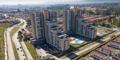 Vive con estilo y comodidad en Barro Blanco Rionegro, Apartamento en arriendo en una de las zonas más exclusivas del oriente antioqueño, Ubicado en unidad cerrada con vigilancia permanente, este apartamento de setenta y ocho metros cuadrados te ofrece todo lo que necesitas
Cuenta con parqueadero cubierto y cuarto útil, Dos habitaciones más un estudio ideal para trabajar o estudiar desde casa, Dos baños completos, salón comedor amplio, cocina funcional, zona de ropas independiente y red de gas natural, Disfruta de excelentes amenidades pensadas para tu bienestar,  A pocos minutos de supermercados, colegios, clínicas y todo lo que necesitas para vivir bien, Un lugar tranquilo, seguro y con gran proyección de valorización en Rionegro