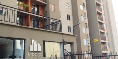 Descubre la comodidad y elegancia en este encantador apartamento para venta, en este momento cuenta con un contrato de arriendo vigente , Esta Ubicado en Fontibon en el piso Quinto con acceso por ascensor, Cuenta con Sala comedor, cocina integral zona de lavandería cuenta con 2 habitaciones con closet y 1 baño. Con una distribución inteligente que optimiza sus 38 metros cuadrados, cada rincón ha sido diseñado para brindar funcionalidad y estilo El conjunto cuenta con Gimnasio Semidotado , Zona Coworking, Sala de reuniones, Terraza con BBQ ,  Salon de Juegos y parque infantil y Lobby con sala de espera.  Situado en una ubicación privilegiada, con vias de acceso tales como Av Ciudad de Cali y Av centenario con transporte publico cercano , Centro comercial Hayuelos, Zonas Verdes y parques infantiles . No pierdas la oportunidad de hacer de este lugar tu nuevo hogar. ¡Contáctanos para más información!