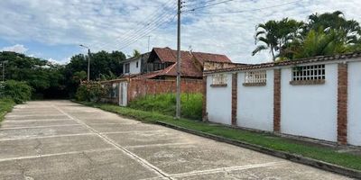 Excelente lote muy bien ubicado , en el municipio de mayor afluencia por su clima. Cerca a restaurantes, supermercados.