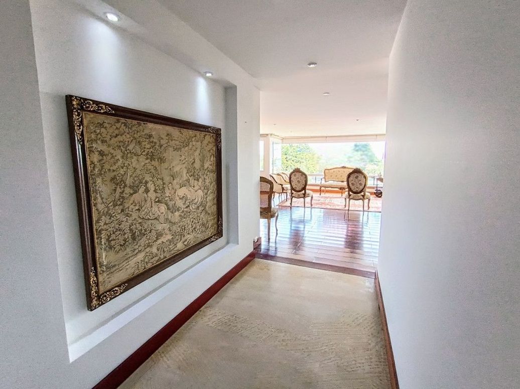 Apartamento de 2 alcobas en venta en El Nogal, Bogotá, 236 m² · foto 2 de 20