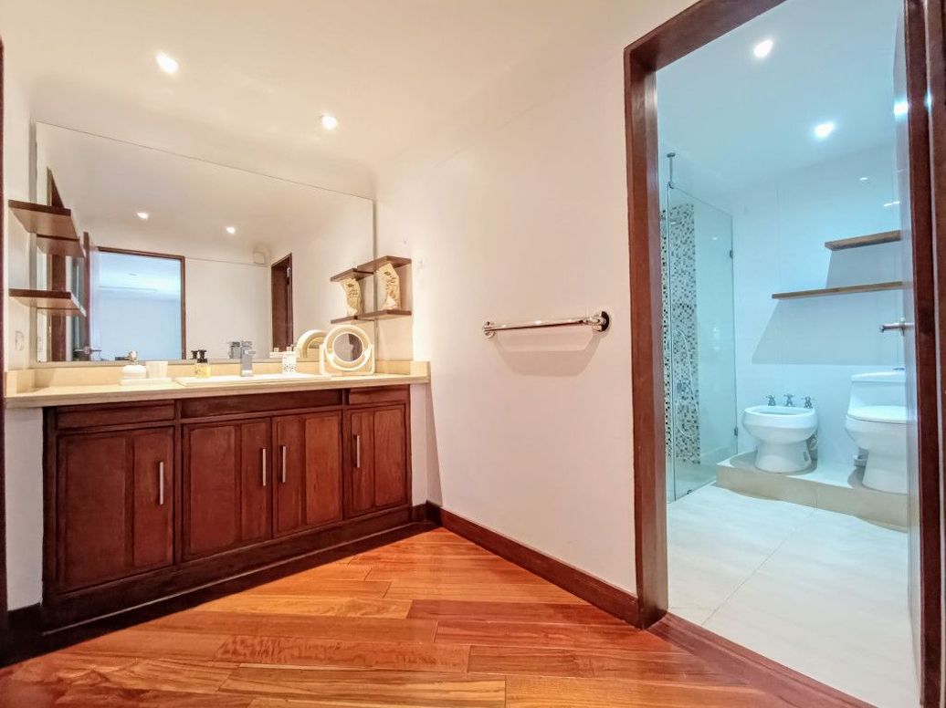 Apartamento de 2 alcobas en venta en El Nogal, Bogotá, 236 m² · foto 17 de 20