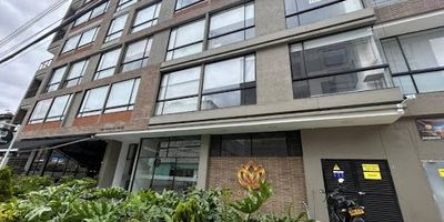 Apartaestudio en arriendo tipo loft barrio chico, cuenta con un área de 28 mts2, habitacion en un solo ambiente baño con calentador a gas, cocina integral con estufa eléctrica y zona de ropas, su vista es al exterior generando una excelente vista panorámica, iluminación y ventilacion natural, se encuentra ubicado en un cuarto piso con ascensor. el edificio cuenta con vigilancia. sus vías de acceso por avenida calle noventa y cinco, calle noventa  y cuatro y carrera once, cerca a estacion de trasmilenio, paraderos de sitp, zona comercial y parque publico.  para mayor información comuníquese con el ejecutivo comercial yonni ospina al celular o whatsapp 3174380664 y al correo yonni.ospina@inmobiliariasaliadas.com