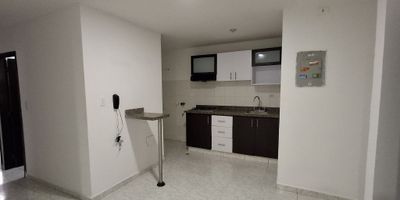 Arriendo apartamento de 73 M2 en 4to piso, sin ascensor,  Cuenta con sala comedor, 3 habitaciones, 2 baños, cocina semi integral, closet. El edificio tiene vigilancia privada. Cerca de almacenes de cadena, rutas de buses, sector comercial, bancos, colegios y restaurantes