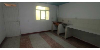 Tu nuevo hogar te espera en Bello playa Rica

 

Te ofrecemos una amplia casa en arriendo, perfecto para quienes buscas tranquilidad sin alejarse de la ciudad.  En dónde este espacio es ideal para familias que desean comodidad, accesibilidad y calidad de vida y confort 

 

Características destacadas:

✔  1 habitaciones amplias y acogedora

✔ 1 baños cabinado

✔ Cocina sencilla .

✔ Piso en baldosa, fácil de limpiar y mantener.

✔ Estrato 2 equilibrio perfecto entre calidad y economía

✔ Con un area de 70 m2, disfrutaras de espacios cómodos e iluminados.

 

Además, cuenta con excelente acceso a rutas de transporte público, vías principales y zonas comerciales que facilitan tu día a día.

 Aparta tu cita para conocer tu próximo hogar.
