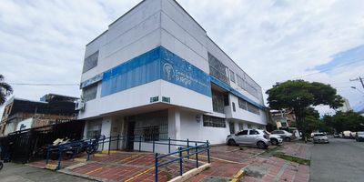 Oportunidad única de inversión en el sector salud en Cali!
Se vende moderno y funcional Centro de Neurorehabilitación ubicado en una zona estratégica de la ciudad, ideal para continuar operando como clínica especializada o adaptar a otros servicios médicos o terapéuticos.
Ideal para: Clínicas de rehabilitación, centros médicos especializados, IPS, centros terapéuticos, coworking de salud, fundaciones de atención a pacientes neurológicos o físicos, entre otros.
Ubicación privilegiada en Cali, fácil acceso y alto potencial de crecimiento.

El inmueble cuenta con 3 niveles totalmente adecuados para la atención integral de pacientes, equipado con amplios espacios, excelente distribución y comodidades pensadas para un flujo eficiente de trabajo clínico:
Cuenta con:
* 3 niveles completamente adecuados
* 2 gimnasios
* +10 oficinas
* 11 baños
* Planta eléctrica y tanques de reserva
 ¡Y mucho más!

Contáctanos ahora para más información o agenda tu visita!