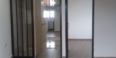 Apartamento cuarto piso Quintas de salomia, Consta de 2 Sala comedor, cocina semintegral, Dos baños, Zona oficios. 