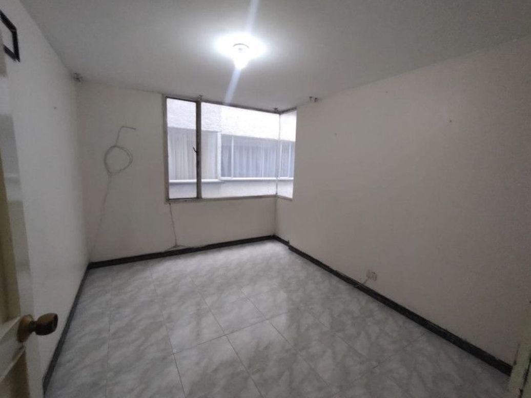 Apartamento de 2 alcobas en venta en Las Nieves, Bogotá, 84 m² · foto 2 de 17