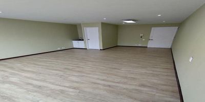 Aproveche esta oportunidad de inversión Oficina Rentando en Parque Central Baviera, centro internacional. Características principales: Un solo ambiente Parqueadero cubierto Seguridad 24/7 Vías de acceso cómodas Iluminación y ventilación natural No dude en agendar su cita para conocerla. Contáctenos para más información