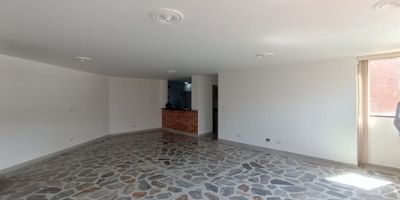 Amplio espacio en sala y comedor que permite la división del espacio, para independizar sala de televisión, estudio o nuevo nuevo cuarto; buena venƟlación e iluminación con ventanas amplias a la calle, Ingreso al edificio por la parte externa y por los parqueaderos internos, con sistema de rejas para seguridad de la copropiedad.

Apartamento con Excelente Ubicación, zona universitaria y cerca a estación.

Apartamento en segundo piso, torre única de 5 niveles con 2 apartamentos por piso, sin ascensor, con cito-fono, puerta eléctrica para entrar al parqueadero, edificio seguro con circuito cerrado de cámaras de vigilancia sobre ingreso y zonas comunes; con una buena ubicación en zona universitaria y cerca a estación (construcción actual)
